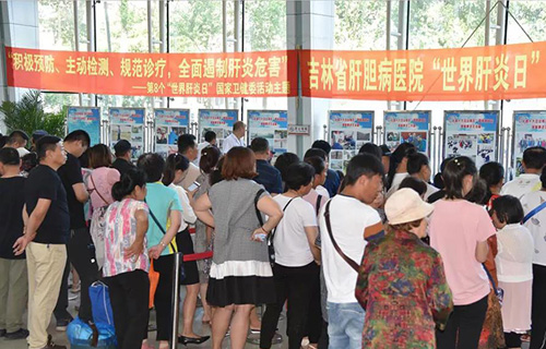 15位專家義診 600人受益！7月27日，省肝膽醫(yī)院與市民“肝膽相照”