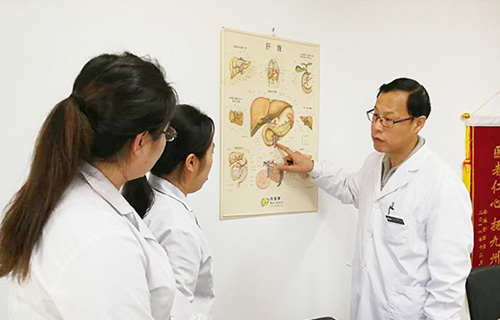 30多年初心未改，他仍以“救死扶傷”為榮