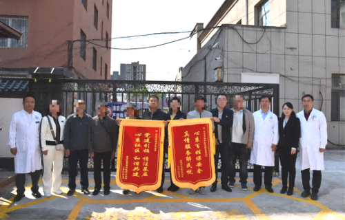 與群眾心連心，我院主動(dòng)拆除圍墻，開(kāi)辟“生命通道”